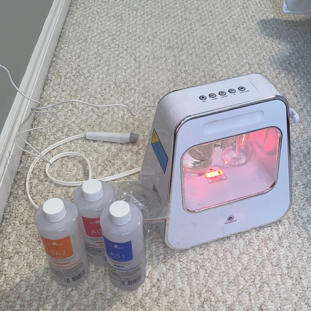 Hydrofacial machine